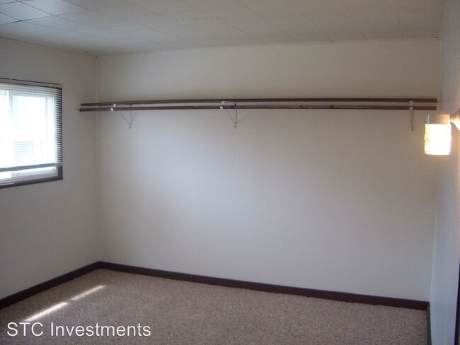 Building Photo - 2 br, 1 bath House - 926 N. Charles #2