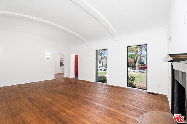 Foto del edificio - 340 S Maple Dr