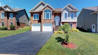 Building Photo - 275 Bellbrook Cres