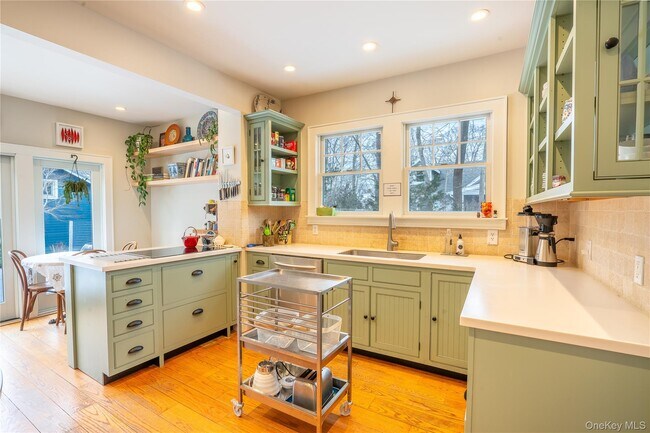 Foto del edificio - 460 Bay Ave