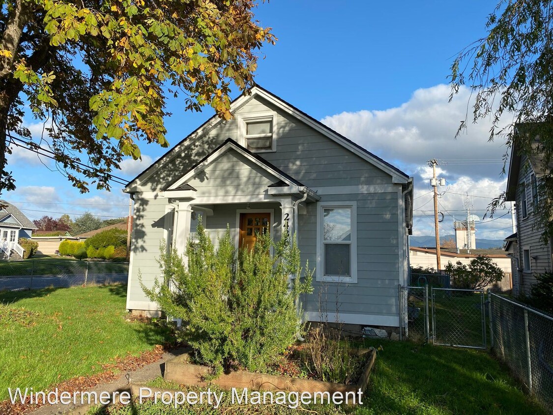 Primary Photo - 3 br, 1 bath House - 2436 Humboldt St