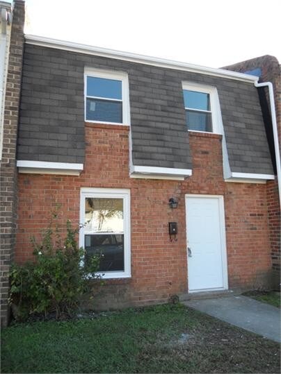 Primary Photo - 321 Brock Square