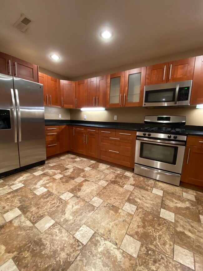 Foto del edificio - 1592 Beacon St