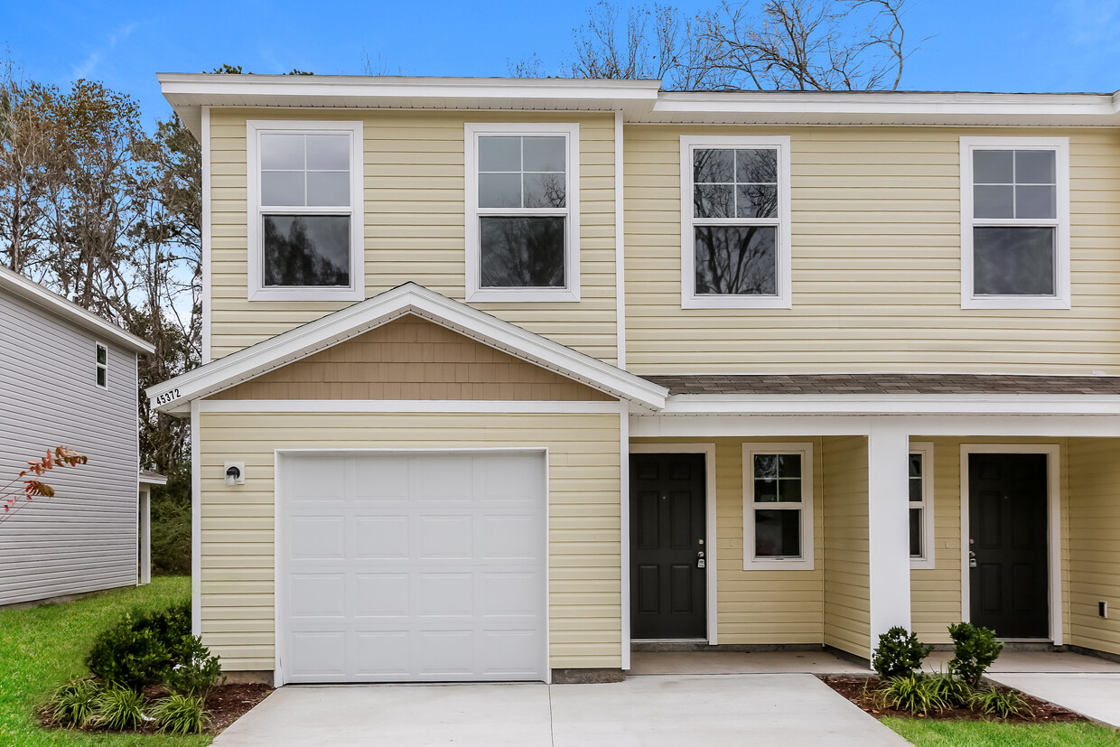 Primary Photo - 45372 Red Brick Dr, Callahan, FL