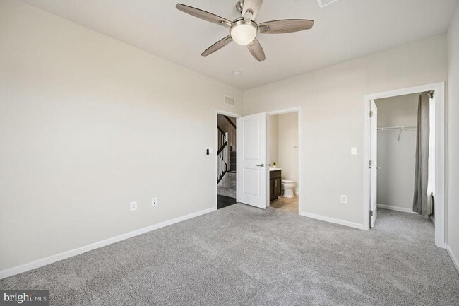 Foto del edificio - 23445 Millville Woods Square