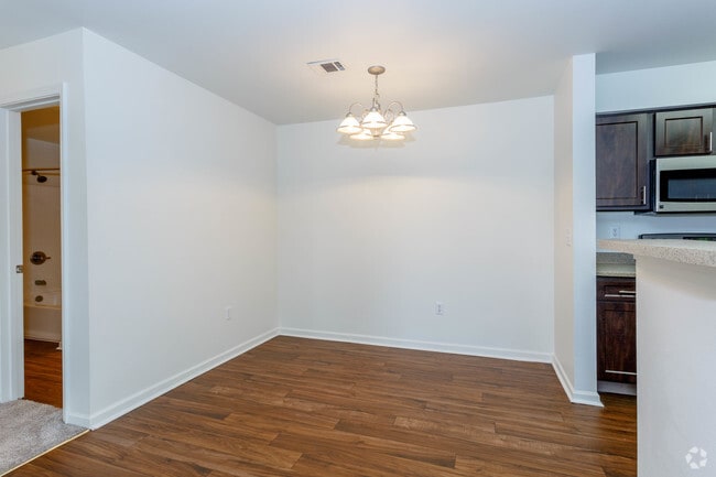 2BR, 1BA - Bradford - Crown Colony Apartments