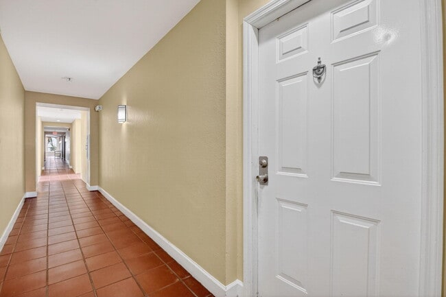 Building Photo - 780 S Sapodilla Ave
