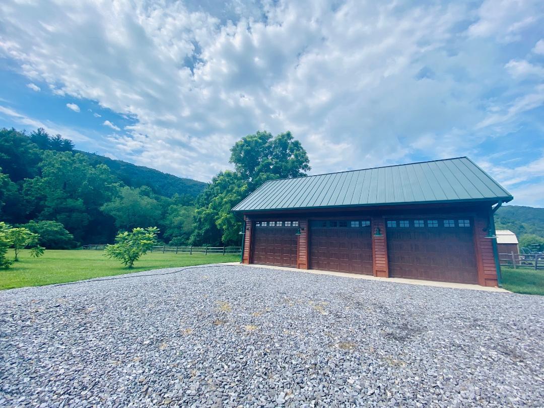 Parking area and surrounding view - 7715 NC-16