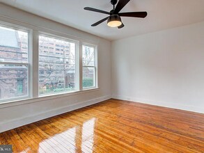 Building Photo - 10 E James St