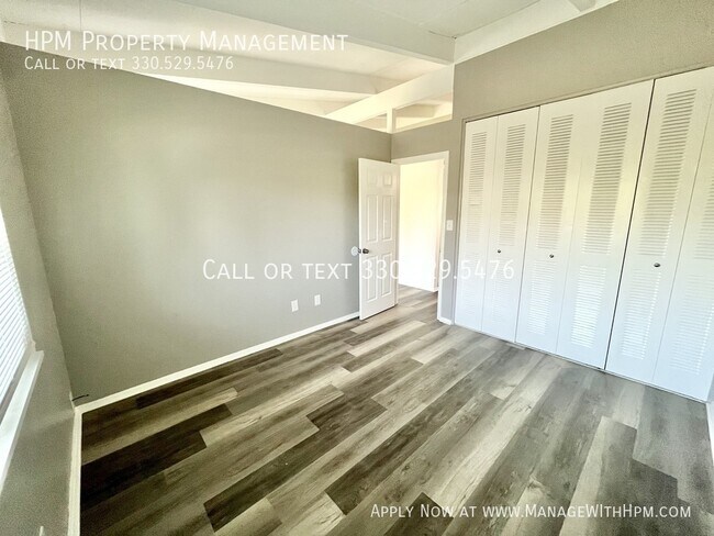 Foto del edificio - 883 Bryant Ave