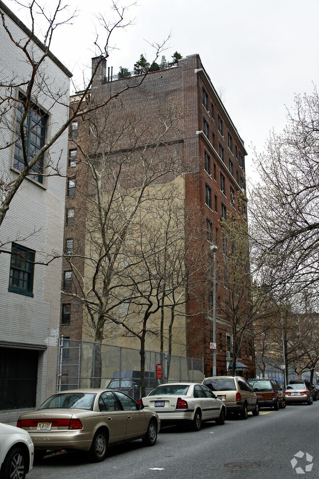 Building Photo - 125 W 76th St