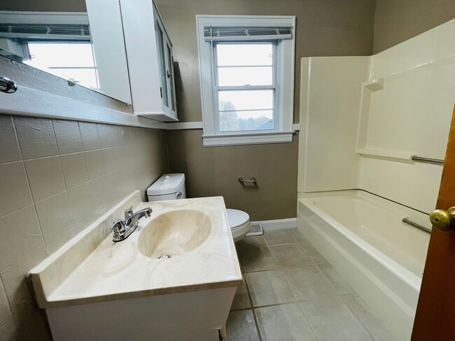 Foto del edificio - 2 bed with Large Garage