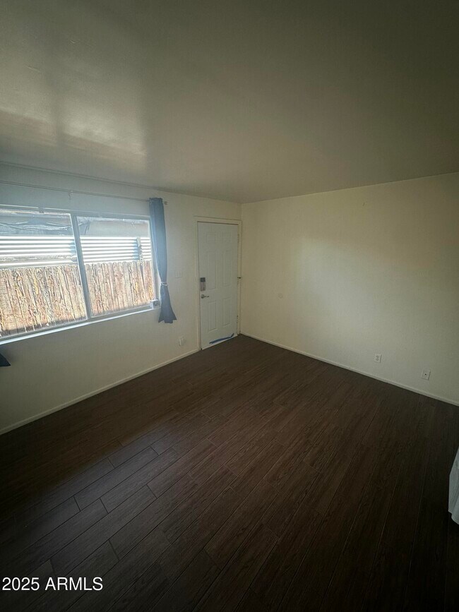 Foto del edificio - 828 W 2nd St