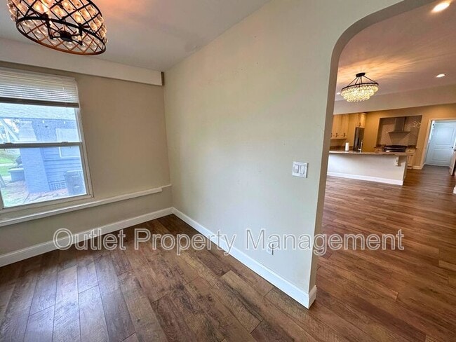 Photo - 133 E Concord St Apartment