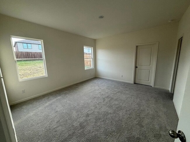 Building Photo - 5940 Sahara Dr