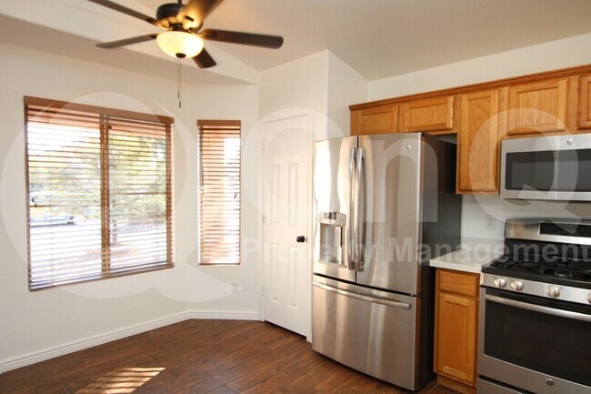 Foto del edificio - 3292 E San Angelo Ave