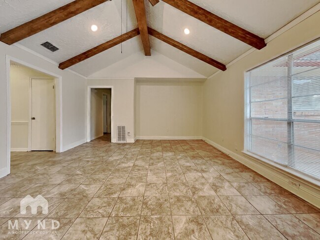 Building Photo - 4635 Deer Point Dr