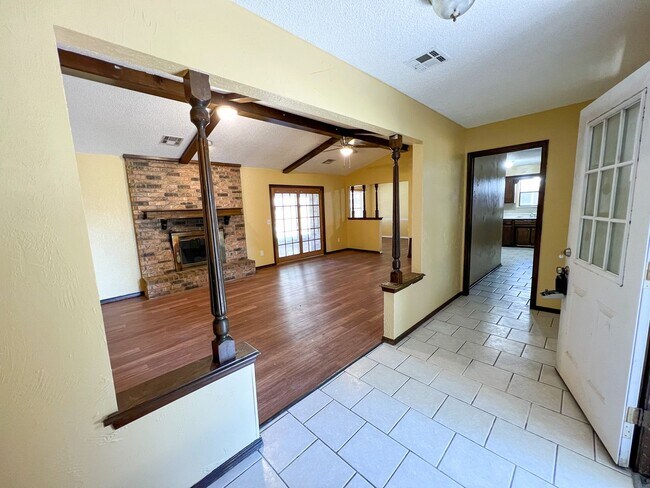 Building Photo - Beautiful 4 Bed 2 Bath Home in Edmond!