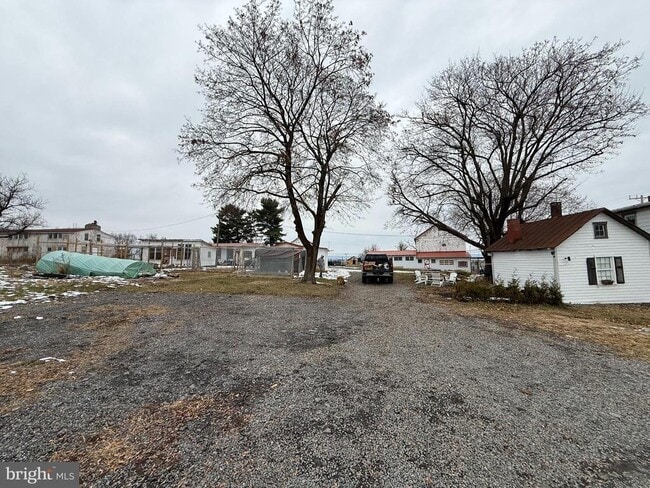 Building Photo - 937 Main St