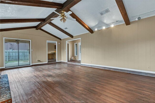 Building Photo - 2727 Jennifer Cir