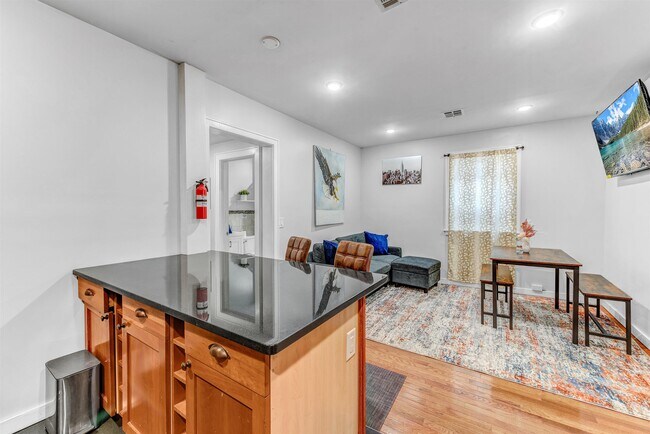 Building Photo - 5218 Park Ave