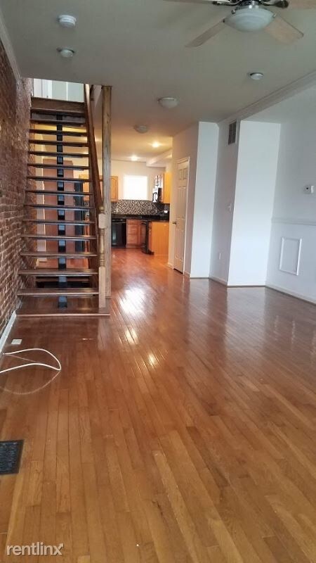 Building Photo - 2 br, 1.5 bath Townhome - 26 N Kenwood Ave