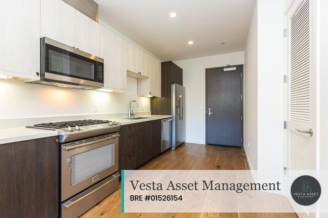 Building Photo - Welcome Home to Dogpatch's Finest