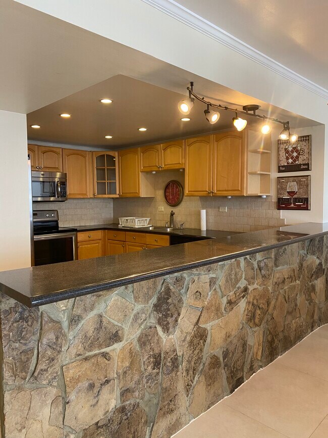 Spacious and equipped open kitchen. - 6039 Collins Ave