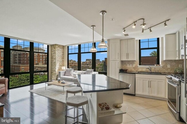 Foto del edificio - 1021 N Garfield St