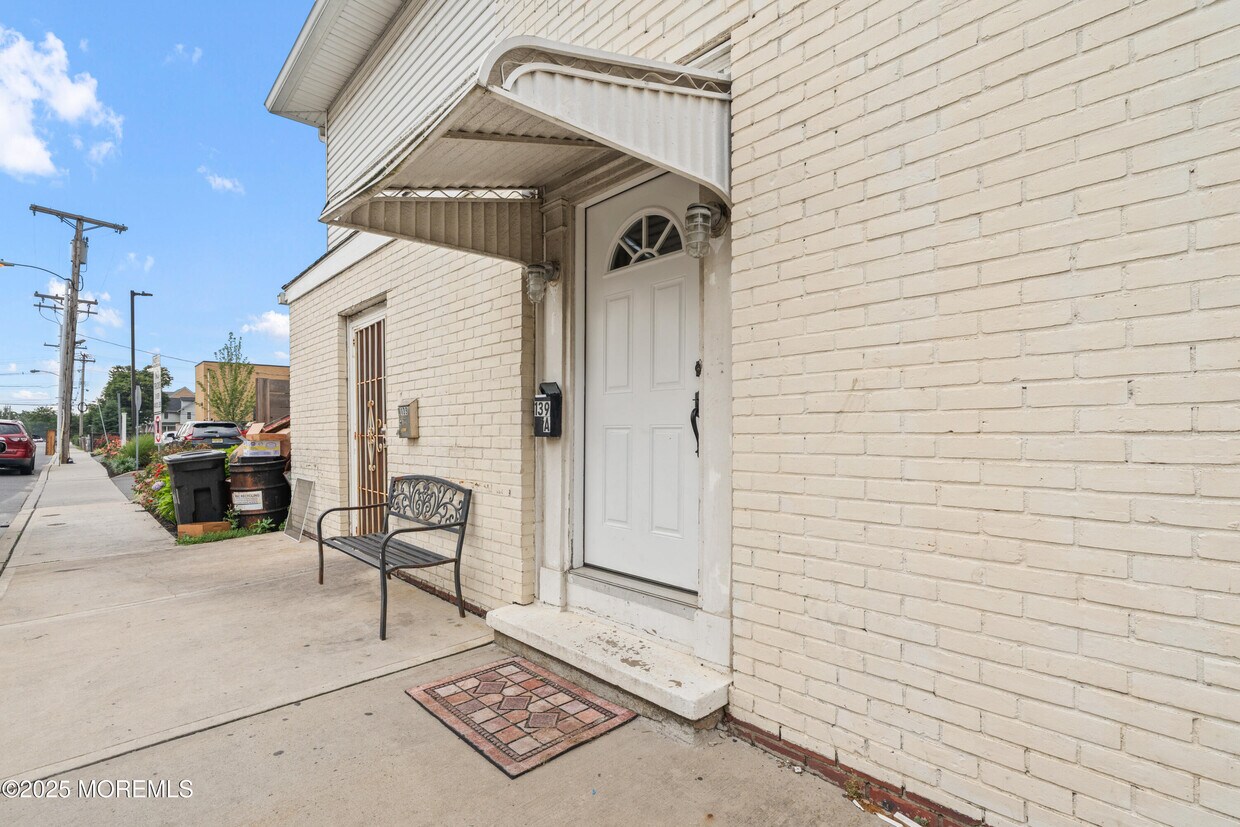 Foto principal - 139 Brighton Ave