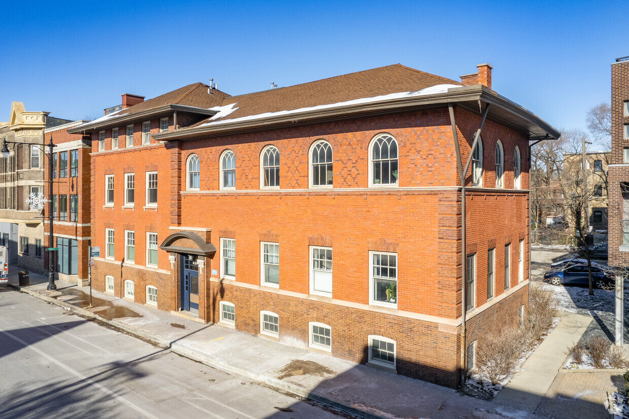 Primary Photo - 2150 W North Ave