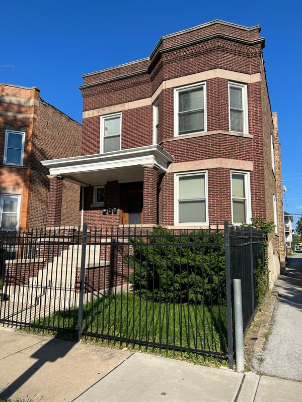 Building Photo - 11361 S Forest Ave