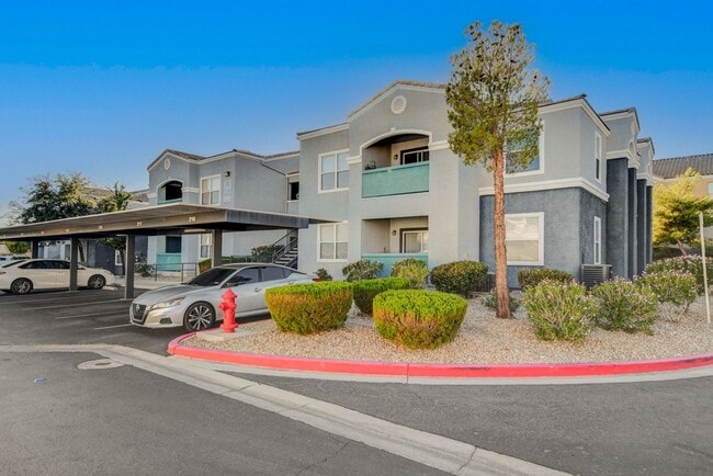 Foto del edificio - LOCATION! LOCATION! LOCATION! Move-in read...