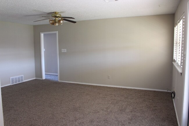 Building Photo - Great Home  in Almor West Area!