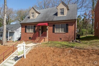 Building Photo - 908 Clarendon St