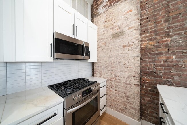 Building Photo - 27 Corbin Ave