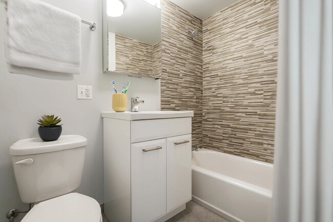 Foto del edificio - Kenmore Place - 6119 N Kenmore Ave