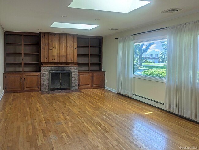 Building Photo - 48 Bayberry Ave