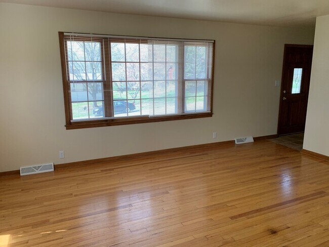 Building Photo - 1205 Scott Dr