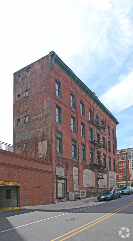 Building Photo - 426 N Market St