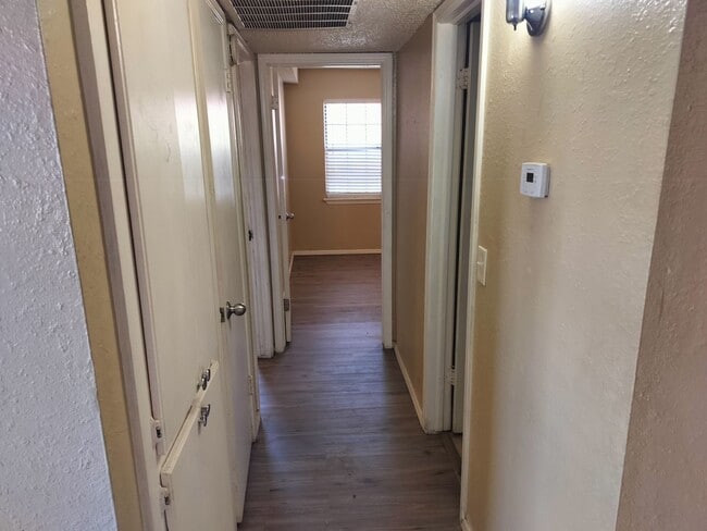 Building Photo - 2 bed, 1.5 bath condo in Norman, OK with c...