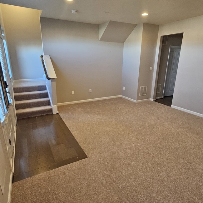 Ground Floor Entry - 4380 Shamrock Dr