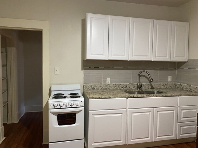Building Photo - 219 Paschal St