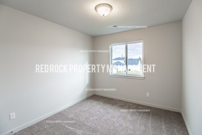 Foto del edificio - 319 S Woodlawn Rd