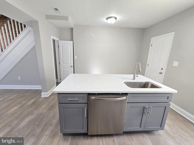 Building Photo - 3169 Ravenwood Ave