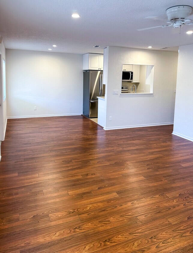 4635 Bayshore Dr Unit P16, Naples, FL 34112 Condo for Rent in Naples