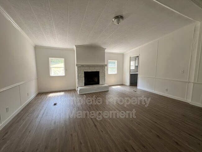 Foto del edificio - 12071 Woodland Lake Rd