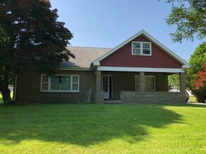 Building Photo - 741 W Cherry Ln