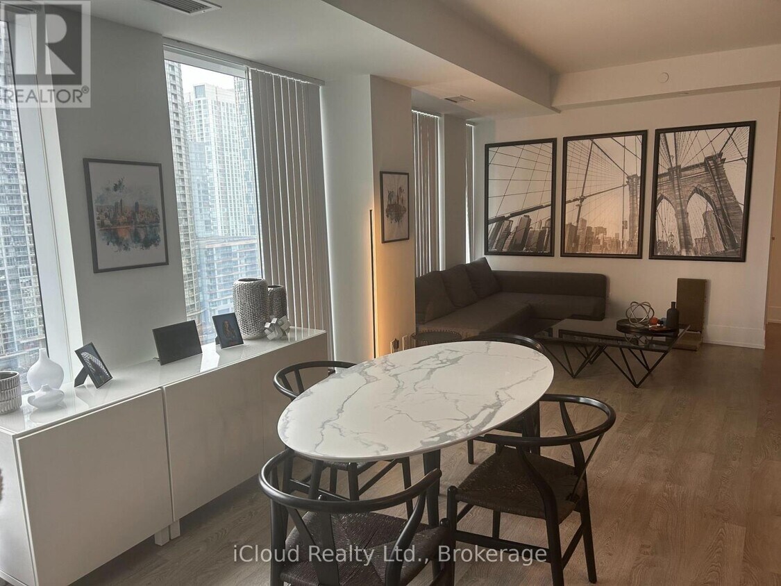 Photo du bâtiment - 480 Front St W