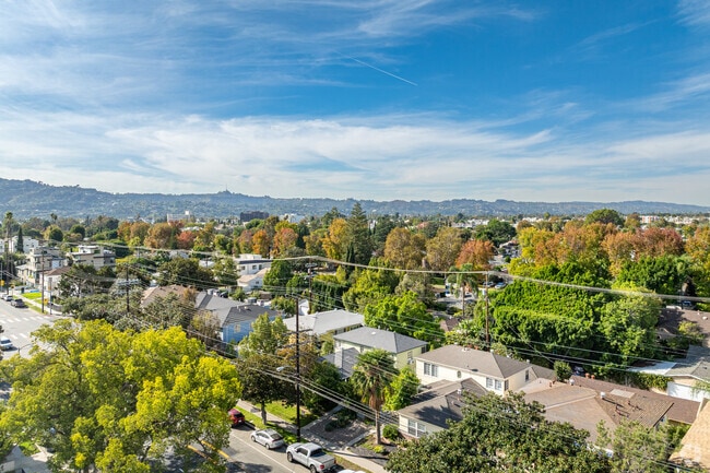 Foto del edificio - 5025 Cahuenga Blvd